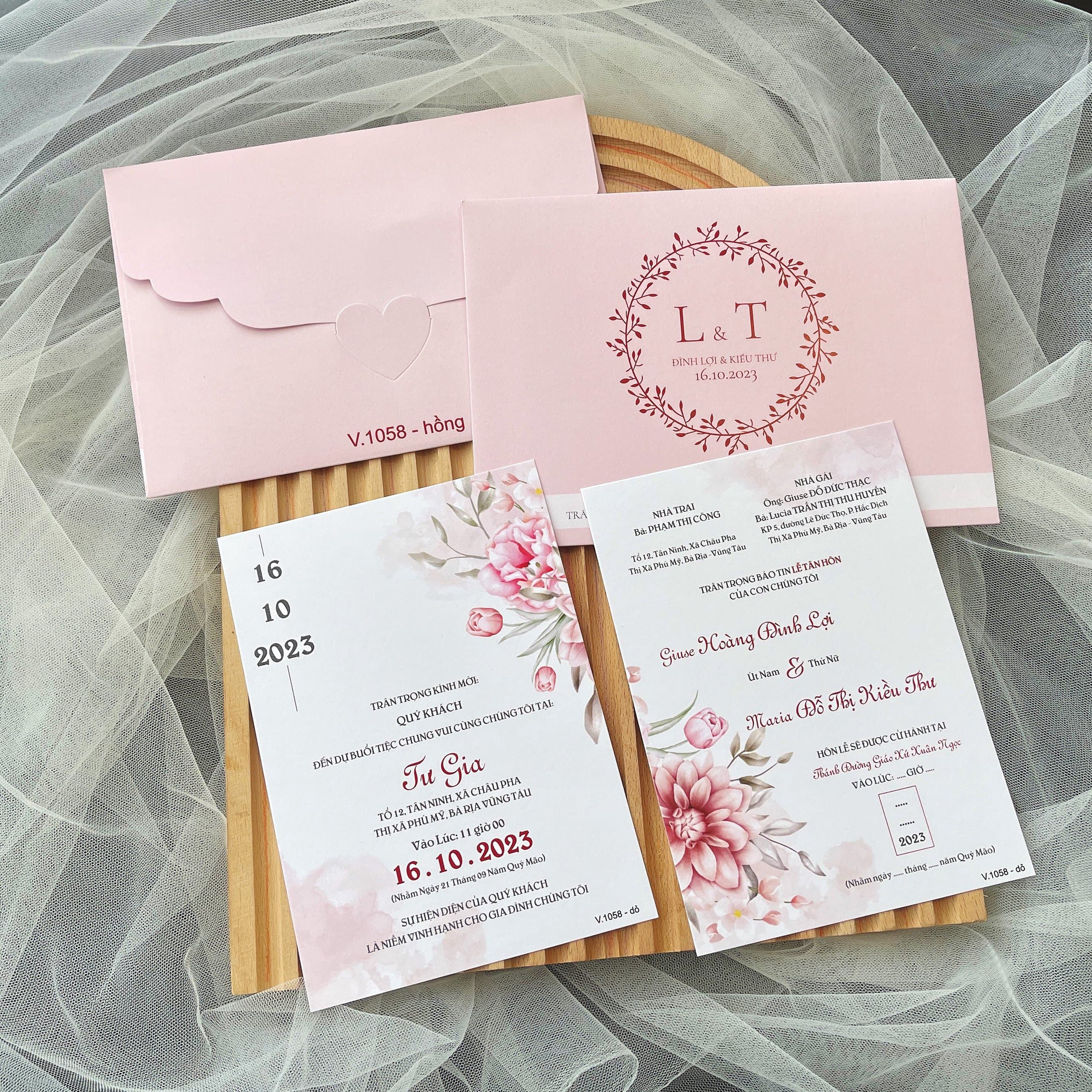 Thiệp cưới hồng cơ bản cách điệu hoa