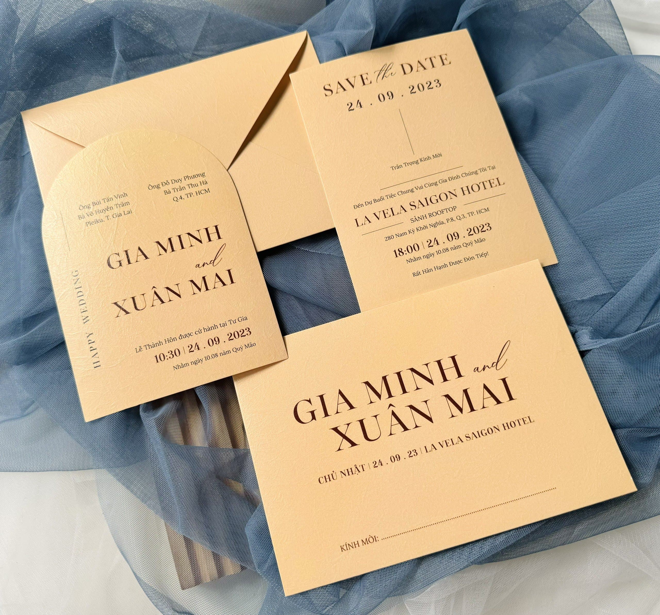 Thiệp cưới vàng cách điệu hiện đại