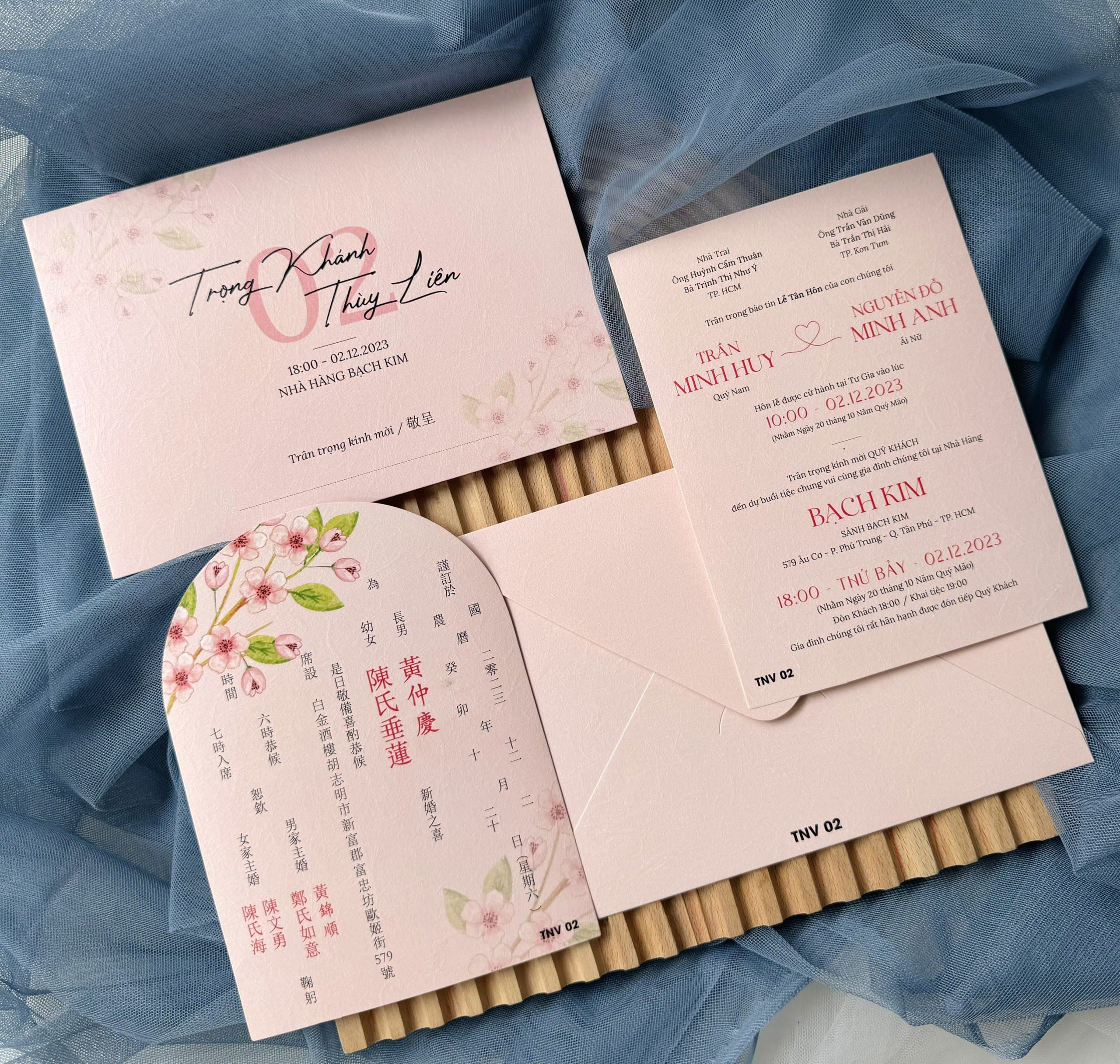 Thiệp hồng cách điệu hoa anh đào