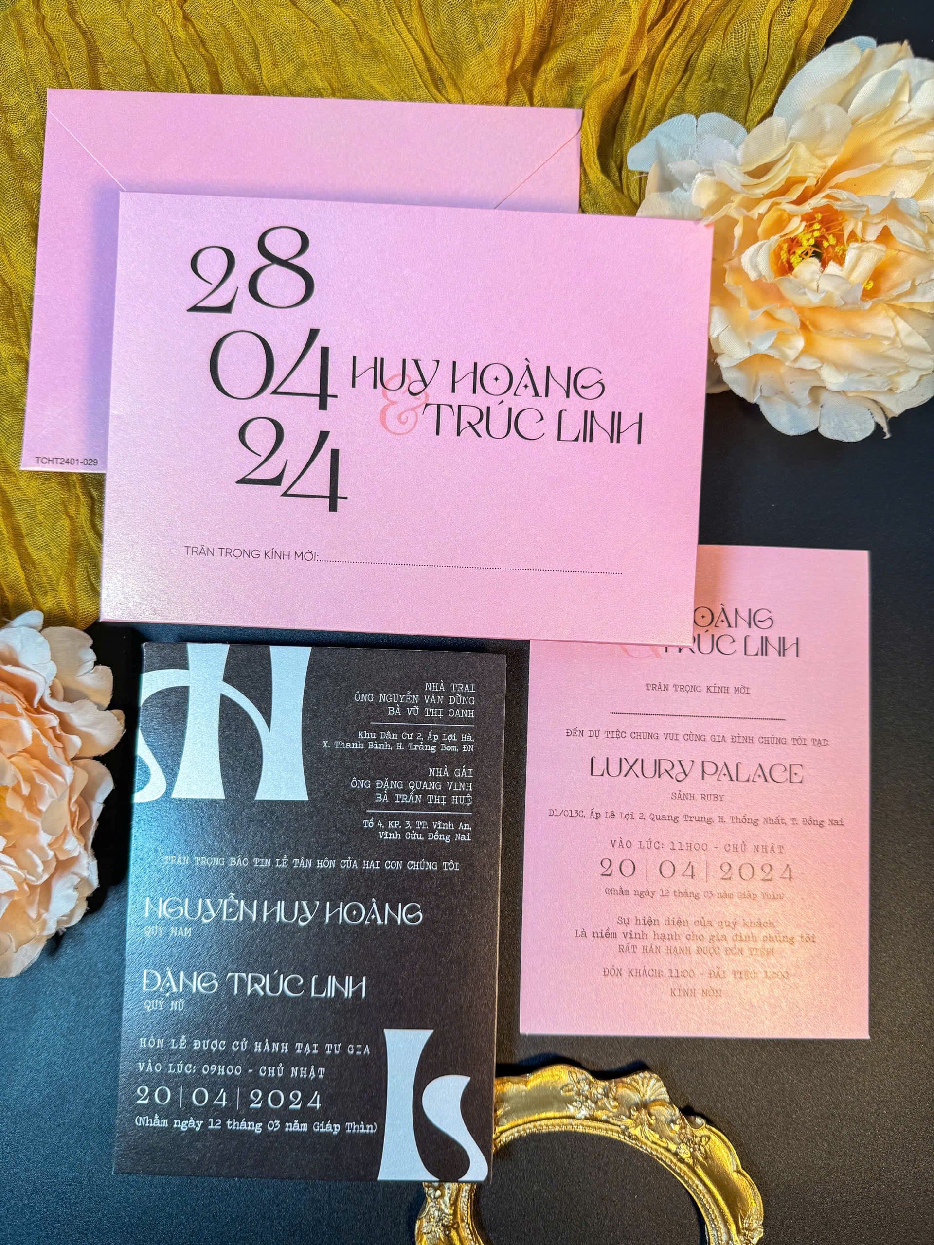 Thiệp hồng cách điệu 1 ruột đen - ảnh 2