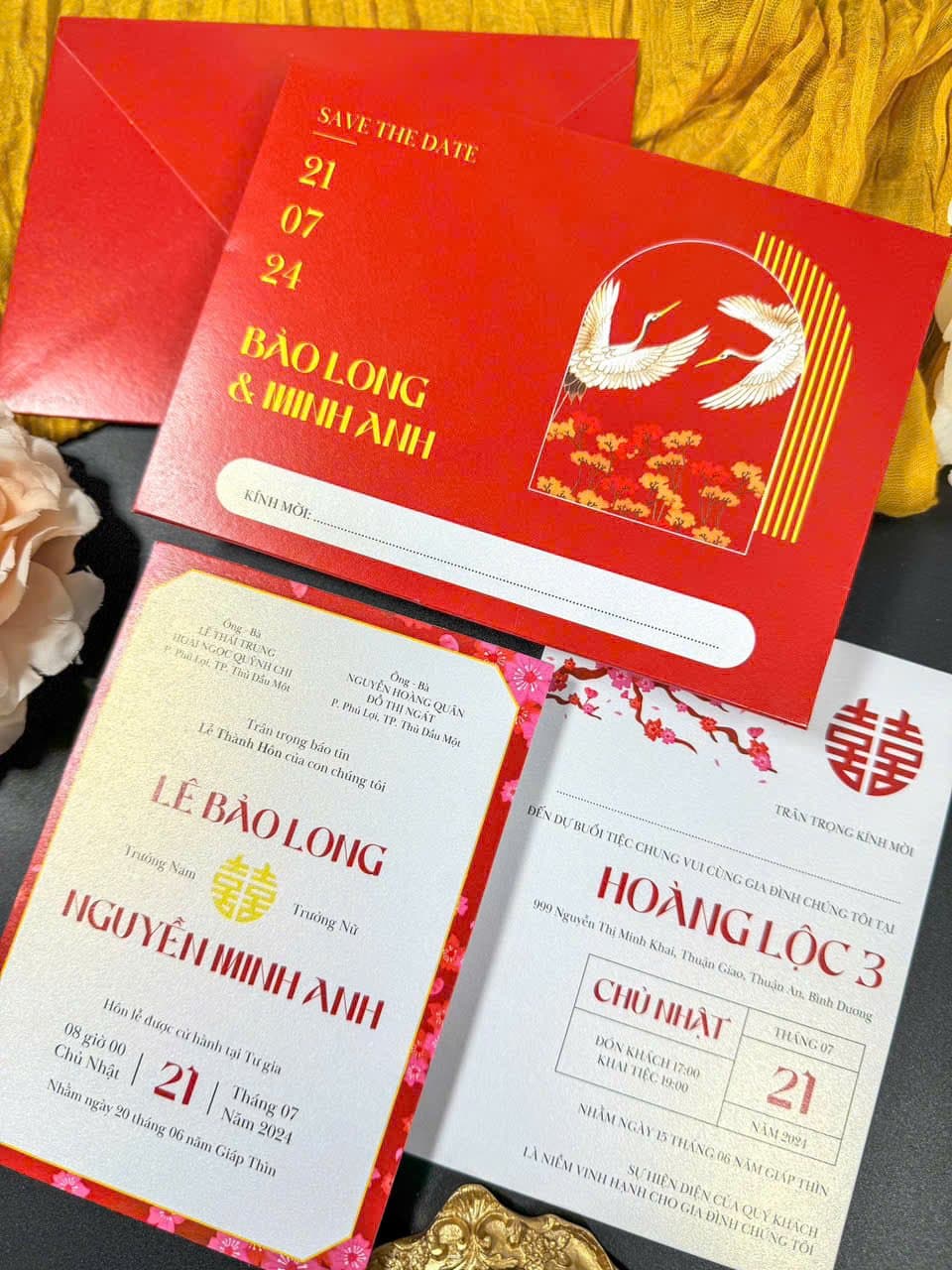 Thiệp đỏ cách điệu chim