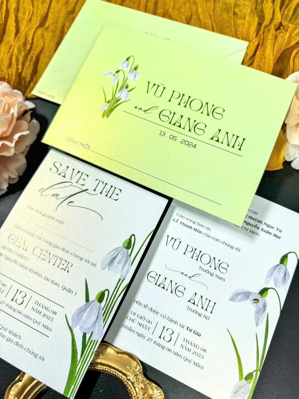 Thiệp xanh lá cách điệu hoa